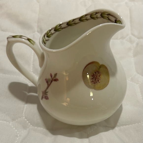 Fine bone China Queen’s (“Hookers Fruit”) creamer. Made in India - Picture 7 of 11